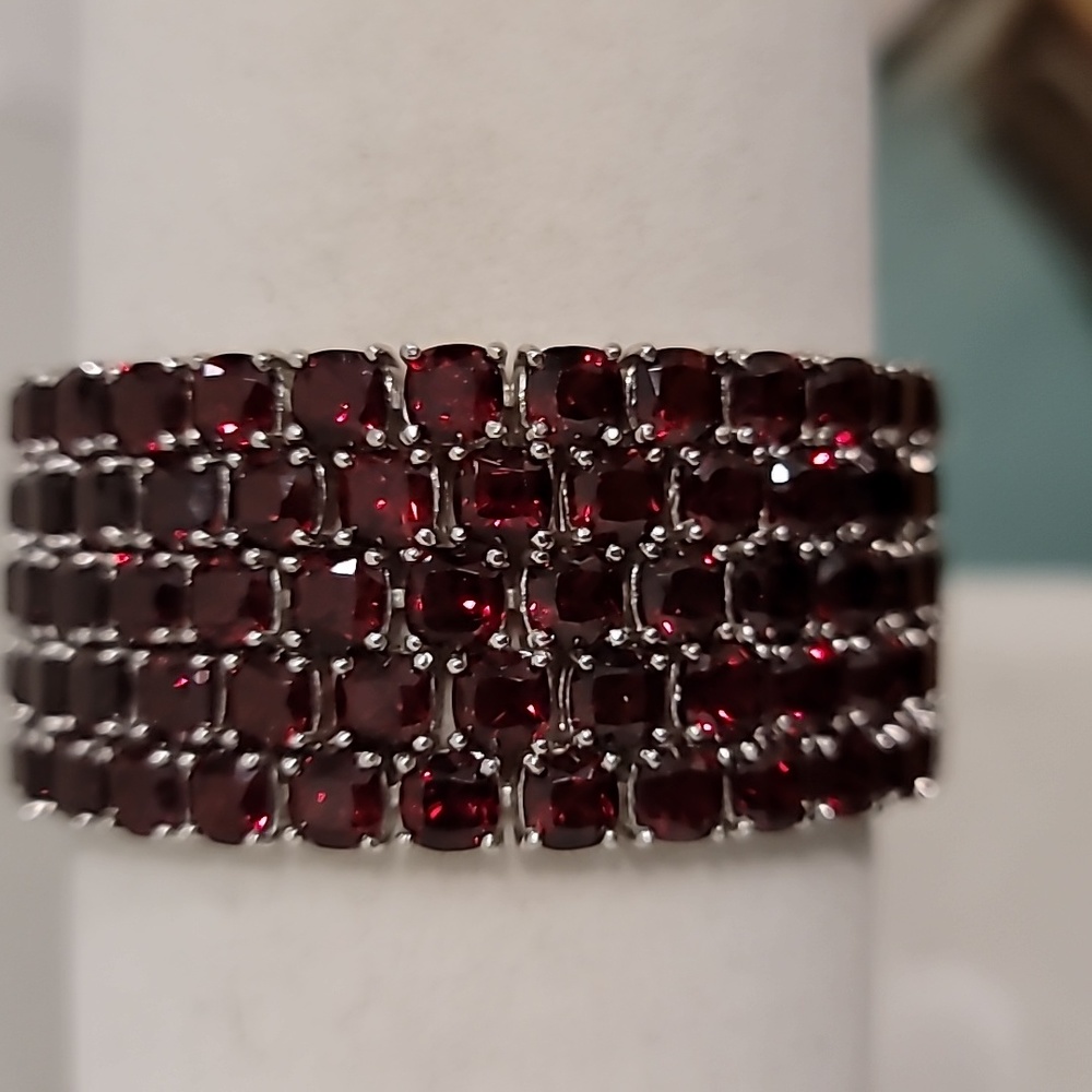 Mozambique Garnet bracelet NWT - Picture 3 of 8